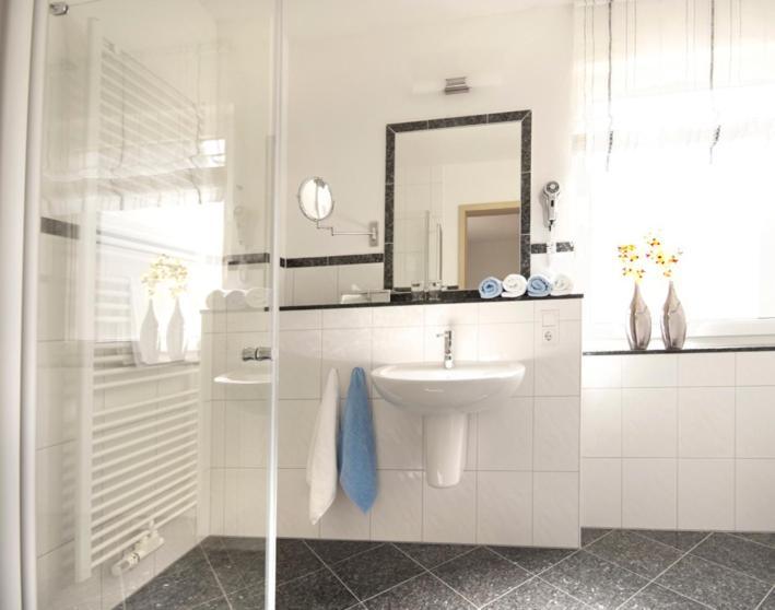 Hotel & Ferienappartements Edelweiss Willingen  Extérieur photo